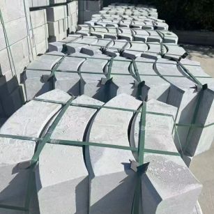 大连 芝麻灰弧形路沿石