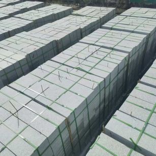 大连 芝麻白1.8公分火烧300*600地铺，清仓大甩卖