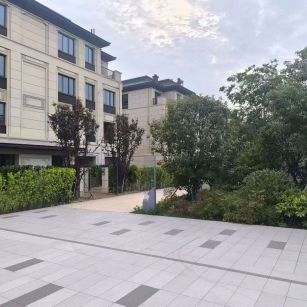 大连 芝麻白与芝麻白搭配铺装，尺寸1200*600