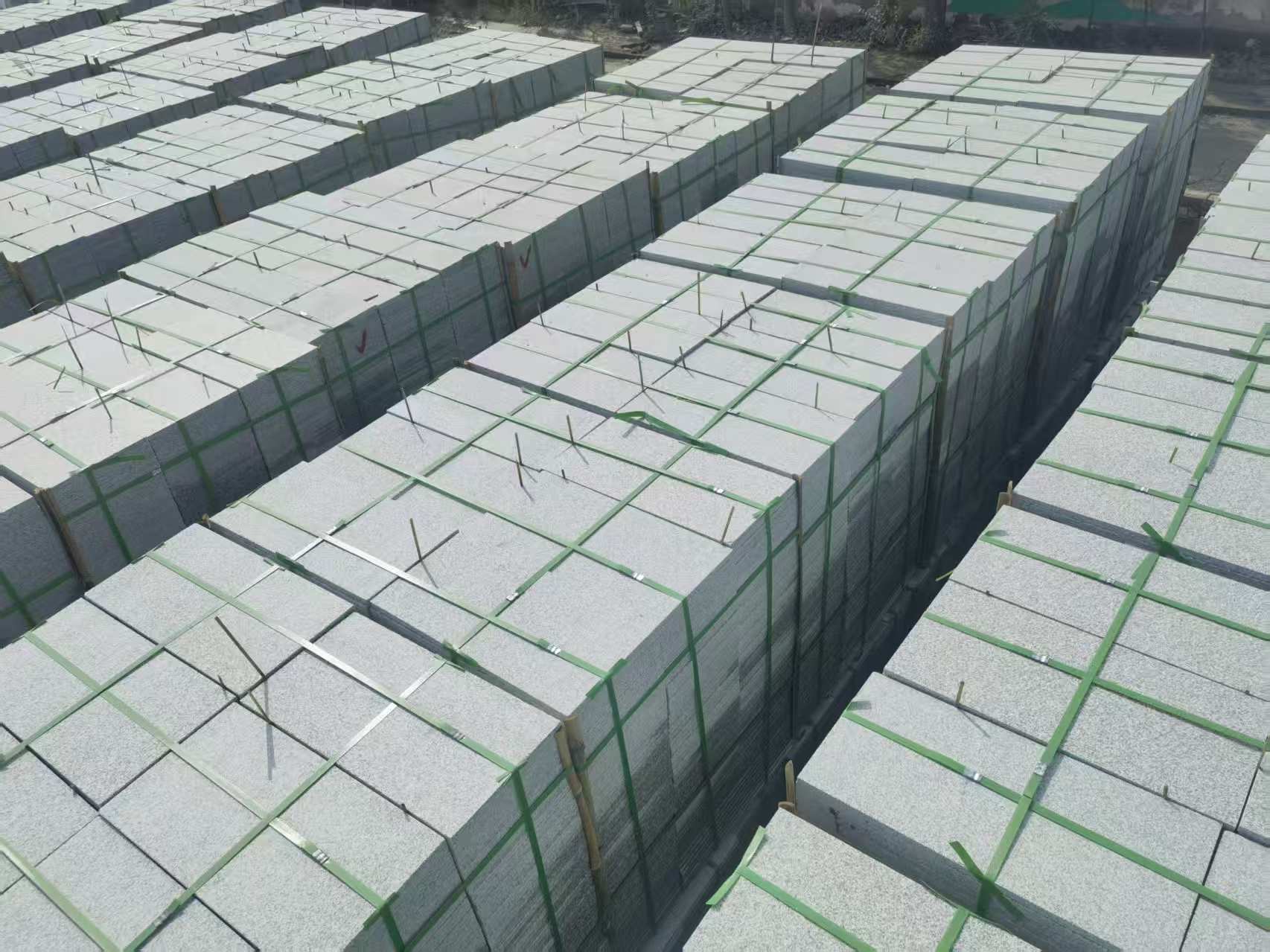 大连 芝麻白1.8公分火烧300*600地铺，清仓大甩卖