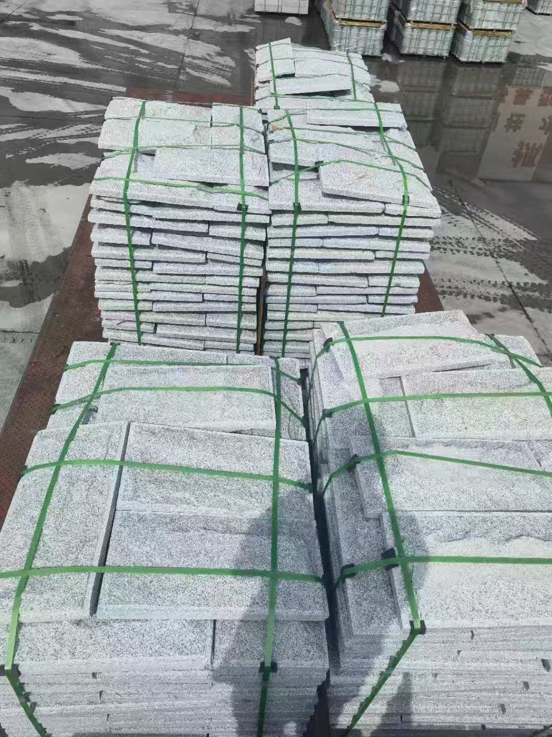 大连 芝麻白蘑菇石装车出货