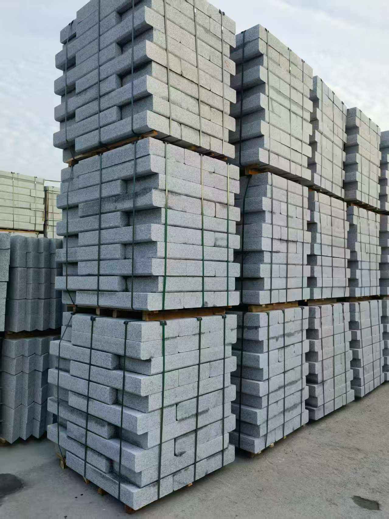 大连 路沿石（路侧石），颜色一致，尺寸标准