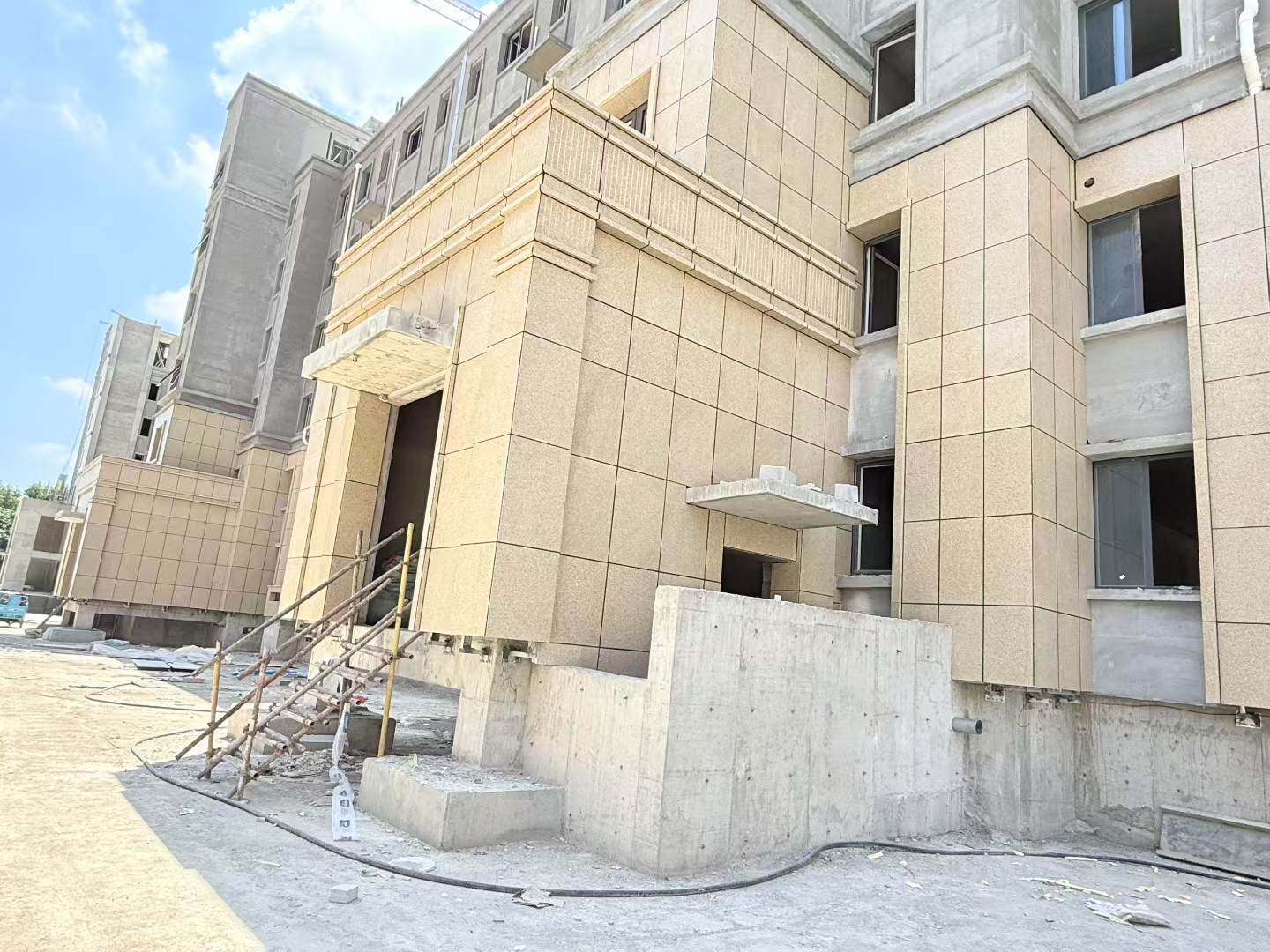 大连 黄金麻干挂，工地实拍