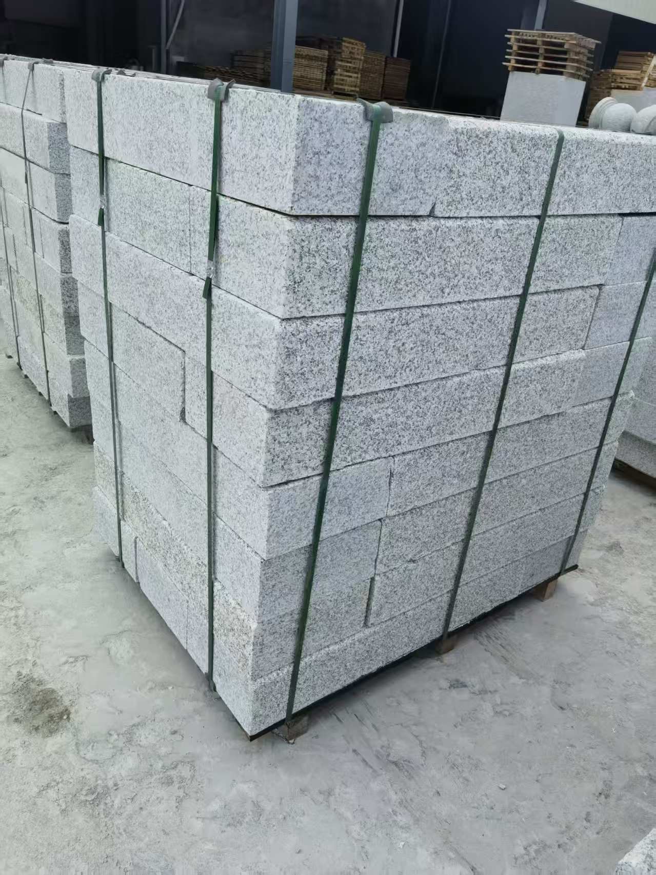 大连 芙蓉白火烧两面路沿石